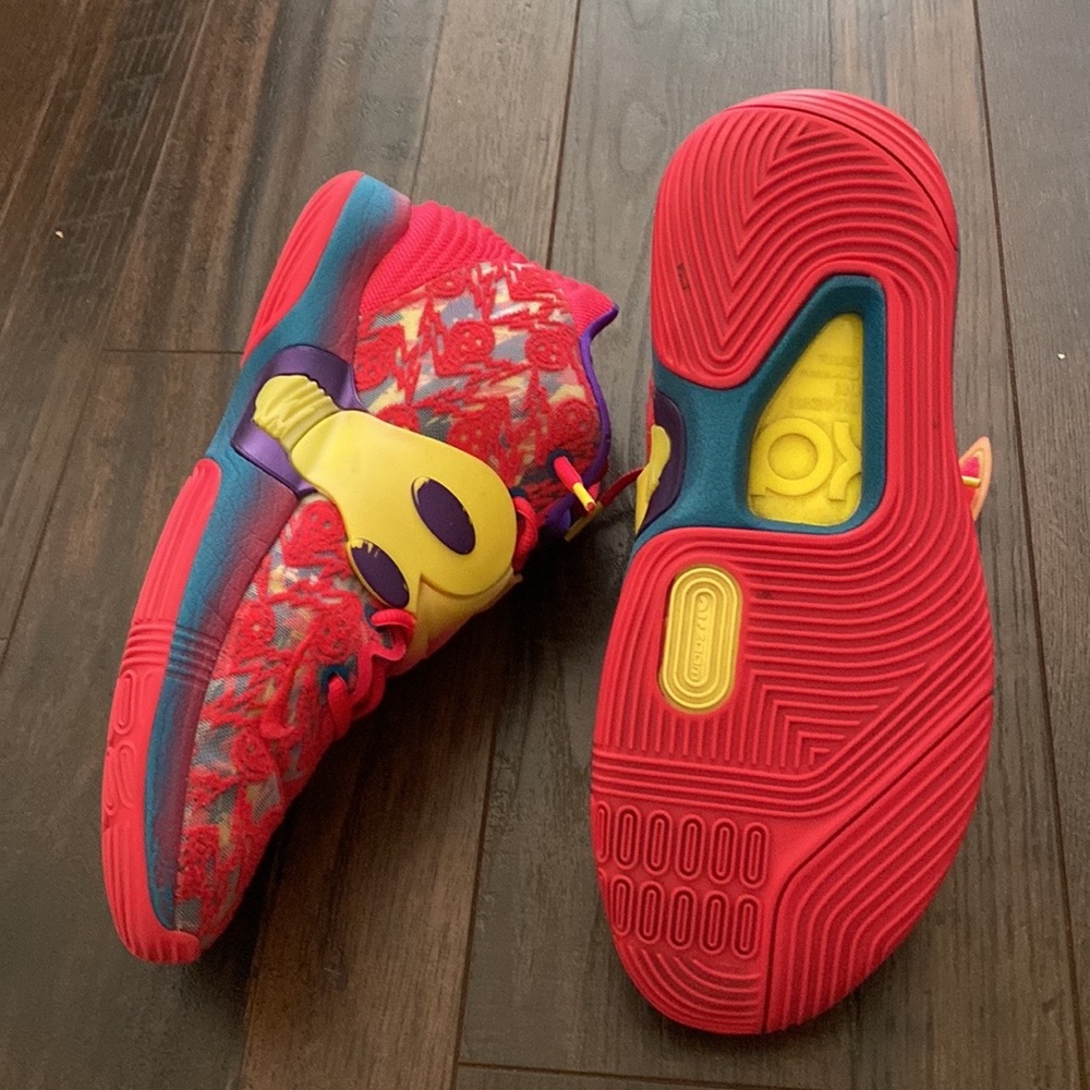Nike KD 14 Ron English shoes. Excellent condition. Size 10 1/2 men’s.